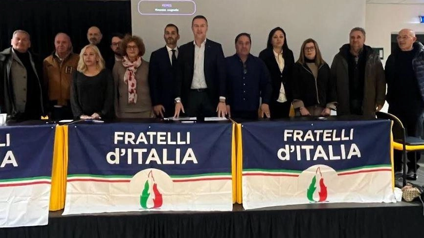 Foto di gruppo al congresso comunale di Fratelli d’Italia che si è svolto ieri a Follonica, Ottaviani confermato alla guida