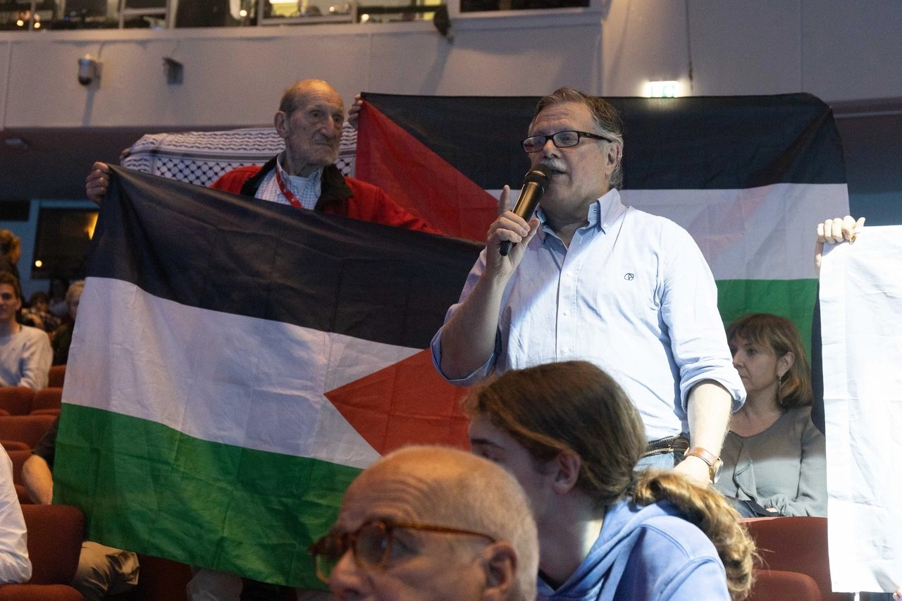 Un momento dell'atto dimostrativo in favore della Palestina