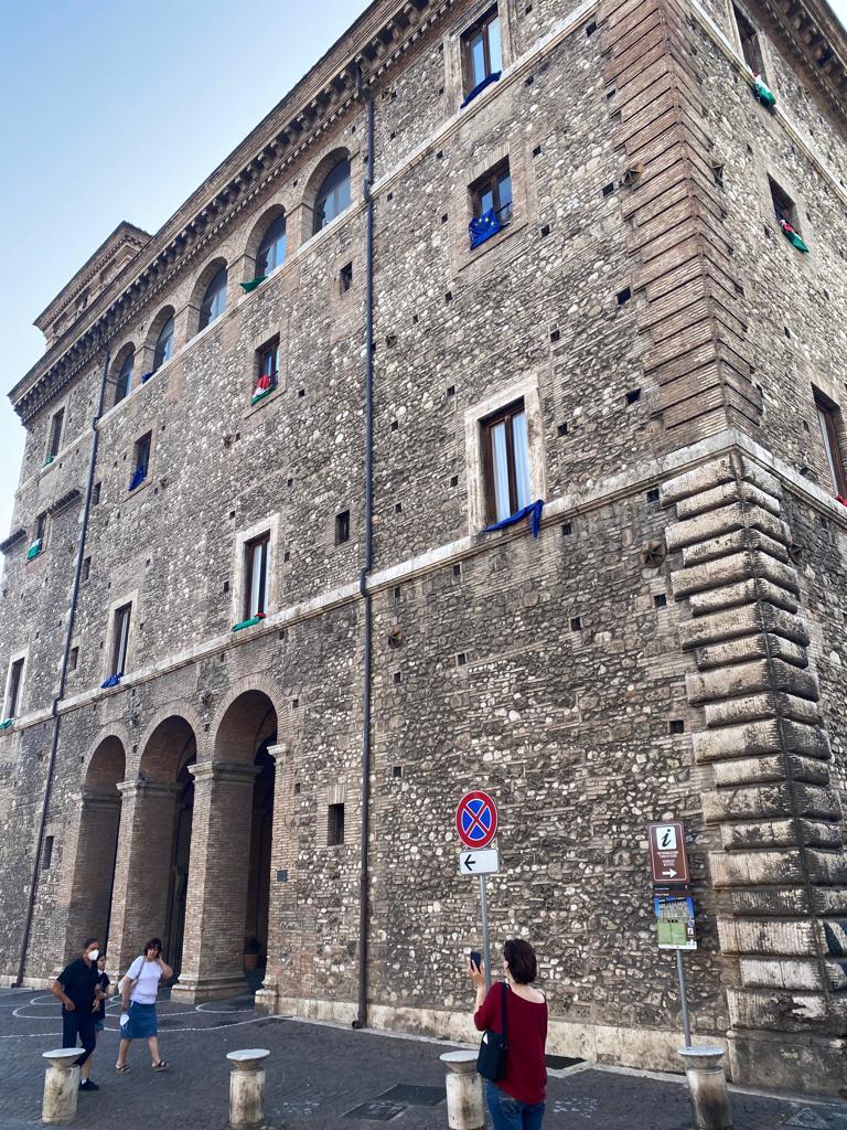https://www.lanazione.it/image-service/view/acePublic/alias/contentid/MDViYmVmMzAtYjE4MS00/0/cura-del-verde-respinto-il-ricorso-il-tar-conferma-laggiudicazione.jpeg