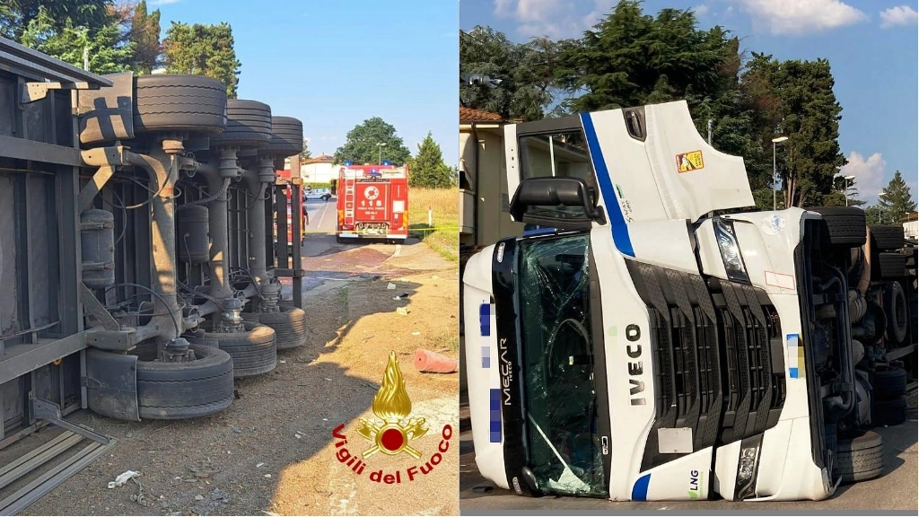 Il camion ribaltato sulla Toscoromagnola