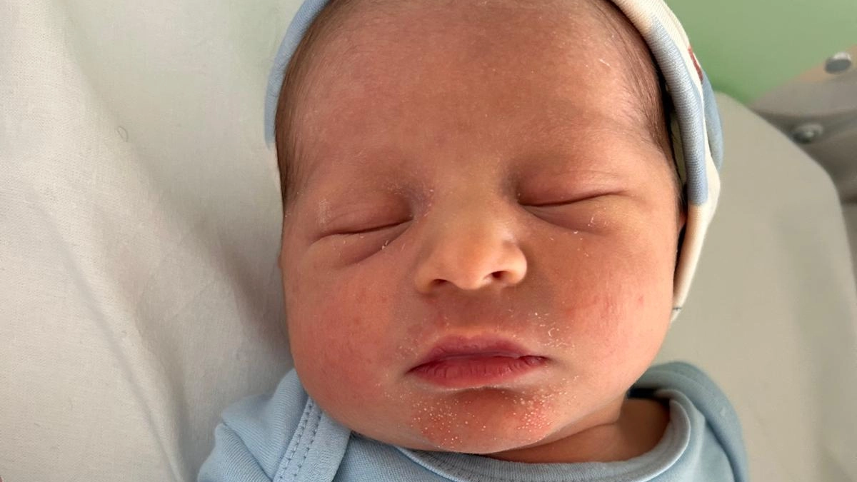 Nove volte bisnonna. Un record per pochi. Ed è giustamente festa grande in casa di Gabriella Di Marco... Nove volte bisnonna. Un record per pochi. Ed è giustamente festa grande in casa di Gabriella Di Marco...