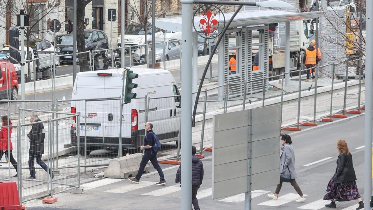 La promessa delle ditte impegnate nei cantieri: prima dell’inizio della scuola conclusi i lavori in viale Matteotti e in via La Marmora. Primo viaggio a dicembre. La promessa delle ditte impegnate nei cantieri: prima dell’inizio della scuola conclusi i lavori in viale Matteotti e in via La Marmora. Primo viaggio a dicembre.