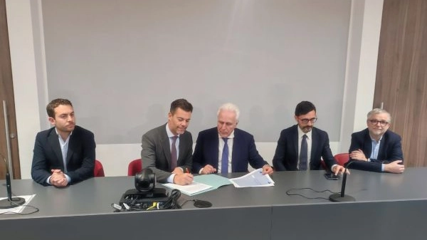 La firma dell'intesa La firma dell'intesa