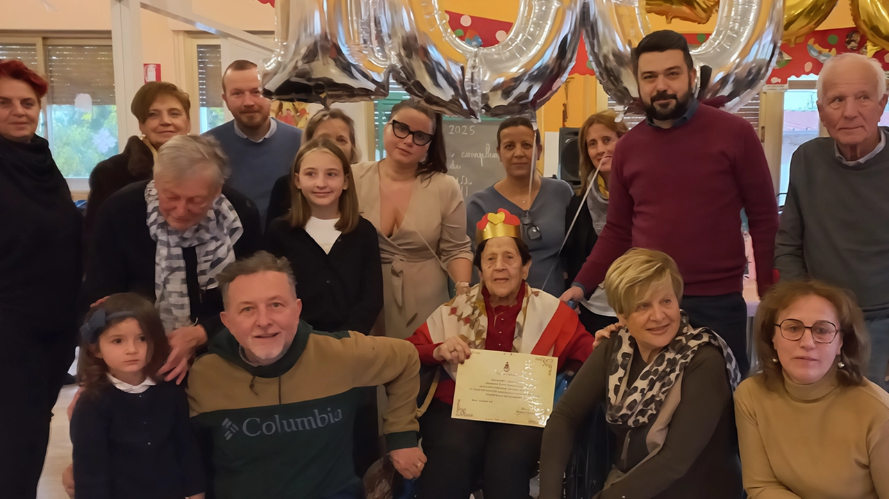 Maria Domenica Sermattei ha festeggiato i 100 anni alla Rsa Casa Ascoli. Ieri ha spento le candeline tra sorrisi, gioia,... Maria Domenica Sermattei ha festeggiato i 100 anni alla Rsa Casa Ascoli. Ieri ha spento le candeline tra sorrisi, gioia,...