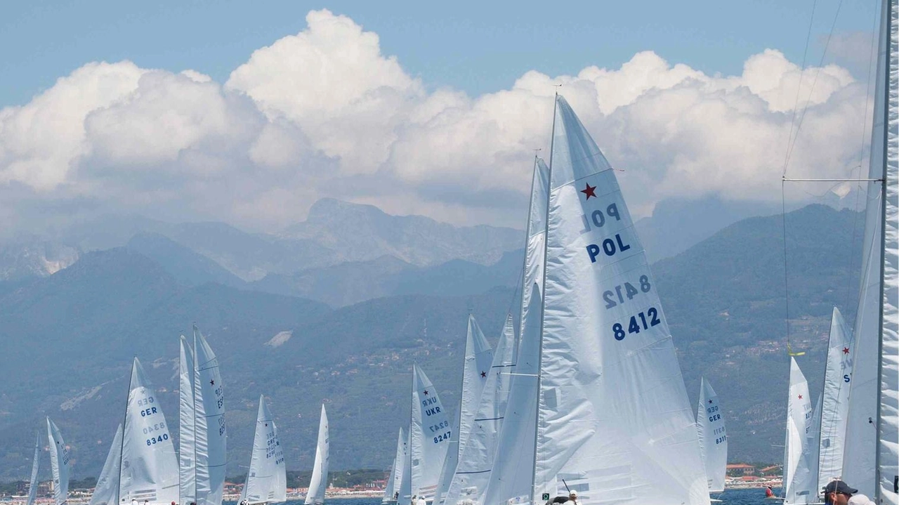 Una settantina di equipaggi partecipa al campionato europeo ’Star’. Garantita almeno una settimana di presenze turistiche fuori stagione. E c’è chi sogna di allungare il proprio soggiorno sul territorio. Una settantina di equipaggi partecipa al campionato europeo ’Star’. Garantita almeno una settimana di presenze turistiche fuori stagione. E c’è chi sogna di allungare il proprio soggiorno sul territorio.