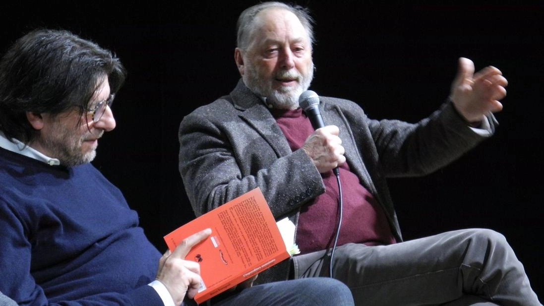 Luca Martinelli giornalista e scrittore con l’ex sindaco di Prato Marco Romagnoli in occasione della presentazione del suo libro Luca Martinelli giornalista e scrittore con l’ex sindaco di Prato Marco Romagnoli in occasione della presentazione del suo libro