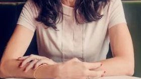 "Un giorno, in una famiglia, nacque un figlio inadatto (...) All’inizio, la famiglia non individuò il problema con esattezza. Il... "Un giorno, in una famiglia, nacque un figlio inadatto (...) All’inizio, la famiglia non individuò il problema con esattezza. Il...