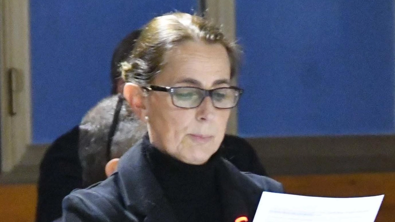 La riapertura della fontanella Evam, da tempo richiesta dai cittadini, resta una chimera. Nel frattempo i disagi continuano a crescere... La riapertura della fontanella Evam, da tempo richiesta dai cittadini, resta una chimera. Nel frattempo i disagi continuano a crescere...