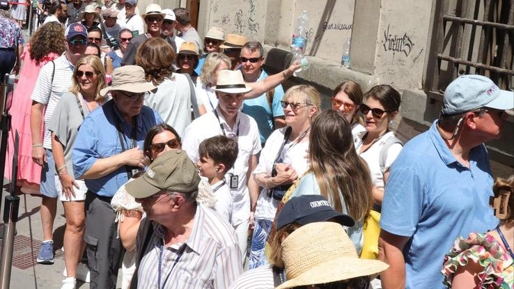 Turistin coda all’Accademia Turistin coda all’Accademia
