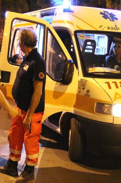 cerca di rubare una macchina aggredisce anche il proprietario arrestato per tentata rapina