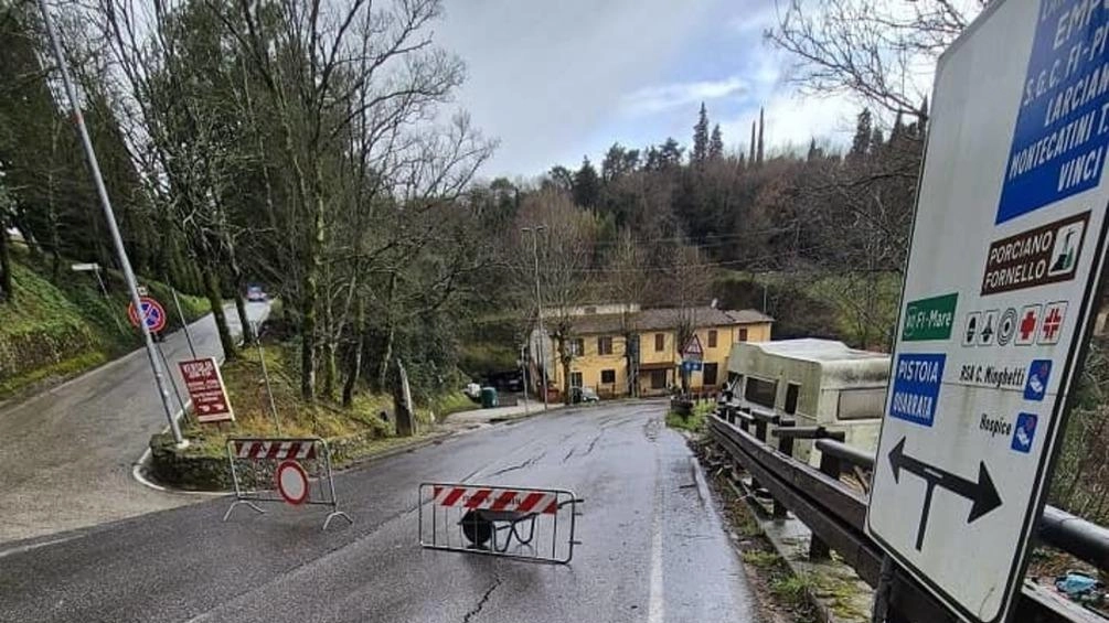 Il punto della Sp9 dove è partita l’interruzione alla circolazione dopo l’ultima frana avvenuta sul San Baronto a febbraio Il punto della Sp9 dove è partita l’interruzione alla circolazione dopo l’ultima frana avvenuta sul San Baronto a febbraio