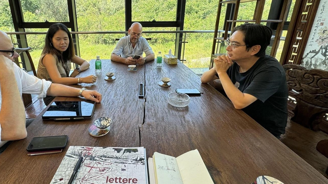 Gruppo di lavoro a Zhuhai con Paolo Asti e Carlo Alberto Cozzani Gruppo di lavoro a Zhuhai con Paolo Asti e Carlo Alberto Cozzani