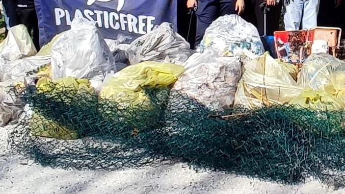 Plastic Free trova un discarica abusiva: rimosse 1,5 tonnellate di rifiuti