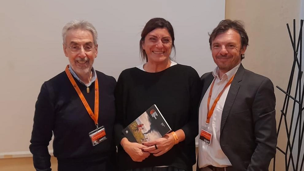 Valeria Coli da Castelnuovo vince il Premio Portfolio Lodi con il progetto "Lieve", che sfida gli stereotipi sulle persone con sindrome di Down. Valeria Coli da Castelnuovo vince il Premio Portfolio Lodi con il progetto "Lieve", che sfida gli stereotipi sulle persone con sindrome di Down.