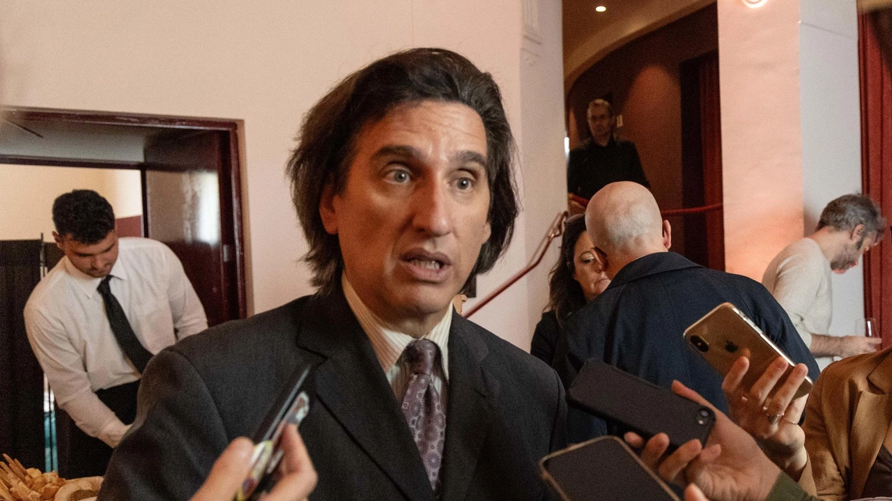 Il pianista, attore, regista e drammaturgo Hershey Felder è il direttore artistico del Teatro Niccolini di Firenze Il pianista, attore, regista e drammaturgo Hershey Felder è il direttore artistico del Teatro Niccolini di Firenze