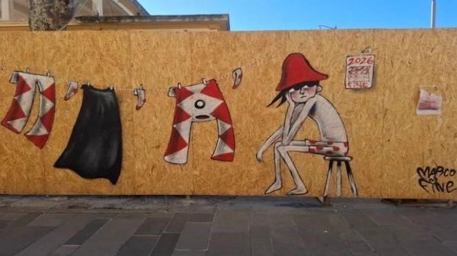 L’opera dello street artist Marco Fine apparsa sulle paratie del cantiere di piazza Cavour