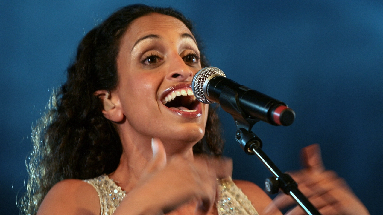 Sopra, la cantante israeliana Noa Sotto, Sara Funaro, sindaca di Firenze