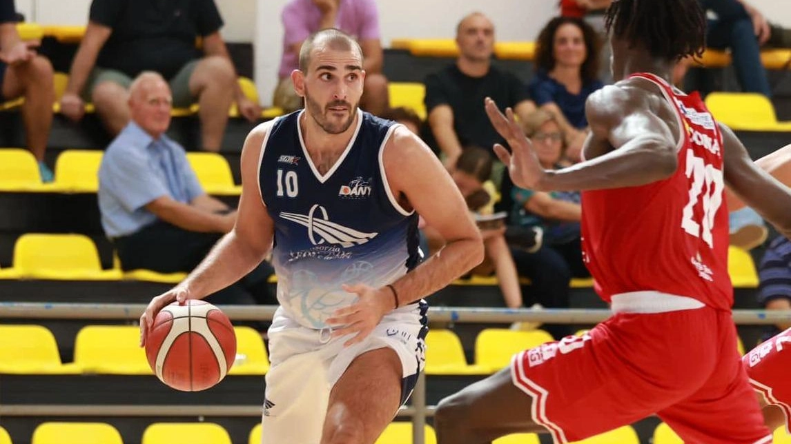 Nel torneo di basket di Pistoia, il Consorzio Leonardo vince, l'Endiasfalti perde e vince, Bottegone trionfa. Prestazioni altalenanti ma positive. Nel torneo di basket di Pistoia, il Consorzio Leonardo vince, l'Endiasfalti perde e vince, Bottegone trionfa. Prestazioni altalenanti ma positive.