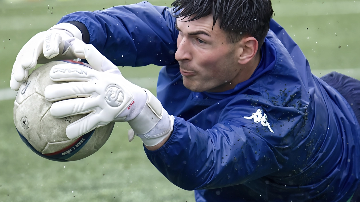 Francesco Ombra, portiere classe 2002, ha. difeso le porte di Follonica Gavorrano in serie D e Renate in Lega Pro. Ora è al Casentino Francesco Ombra, portiere classe 2002, ha. difeso le porte di Follonica Gavorrano in serie D e Renate in Lega Pro. Ora è al Casentino