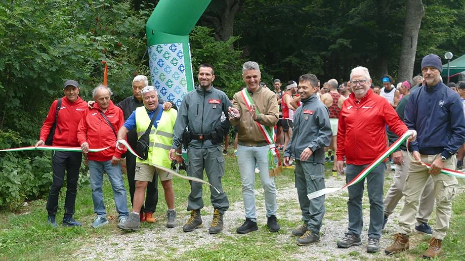 MONTAGNA "La Marcia Verde", corsa podistica ricca del fascino di un percorso tutto nella foresta ha avuto un’appendice non trascurabile con... MONTAGNA "La Marcia Verde", corsa podistica ricca del fascino di un percorso tutto nella foresta ha avuto un’appendice non trascurabile con...