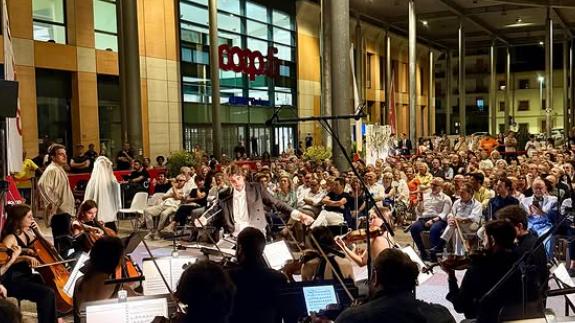 Mozart a Gavinana, grande successo per il Don Giovanni in piazza Bartali Mozart a Gavinana, grande successo per il Don Giovanni in piazza Bartali