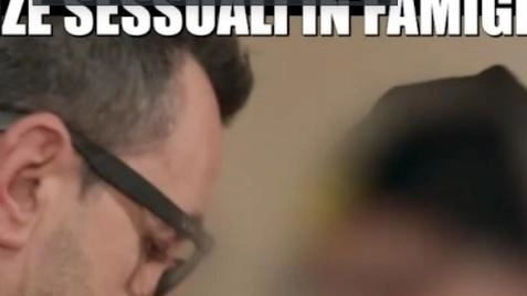 Il cinquantenne (a destra) è accusato di violenza sessuale nei confronti della figlia della donna (oggi 17enne e ospitata in una comunità protetta, ma 14enne all’epoca dei fatti) e protagonista anche dell’aggressione a Luigi Pelazza, inviato della nota trasmissione «Le Iene» su Italia 1, verso il quale si scagliò Il cinquantenne (a destra) è accusato di violenza sessuale nei confronti della figlia della donna (oggi 17enne e ospitata in una comunità protetta, ma 14enne all’epoca dei fatti) e protagonista anche dell’aggressione a Luigi Pelazza, inviato della nota trasmissione «Le Iene» su Italia 1, verso il quale si scagliò