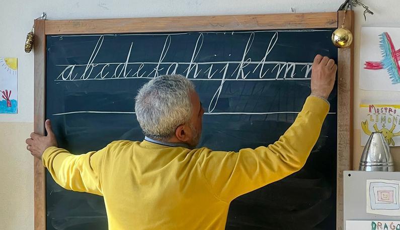 https://www.lanazione.it/image-service/view/acePublic/alias/contentid/MDZjZTJjZGEtNDhhMy00/0/associazione-il-calamo-la-bella-scrittura-a-mano-che-sfida-ogni-tastiera.jpeg