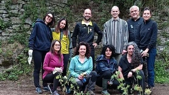 I dipendenti della Miniconf al lavoro nell’orto del Santuario della Verna I dipendenti della Miniconf al lavoro nell’orto del Santuario della Verna