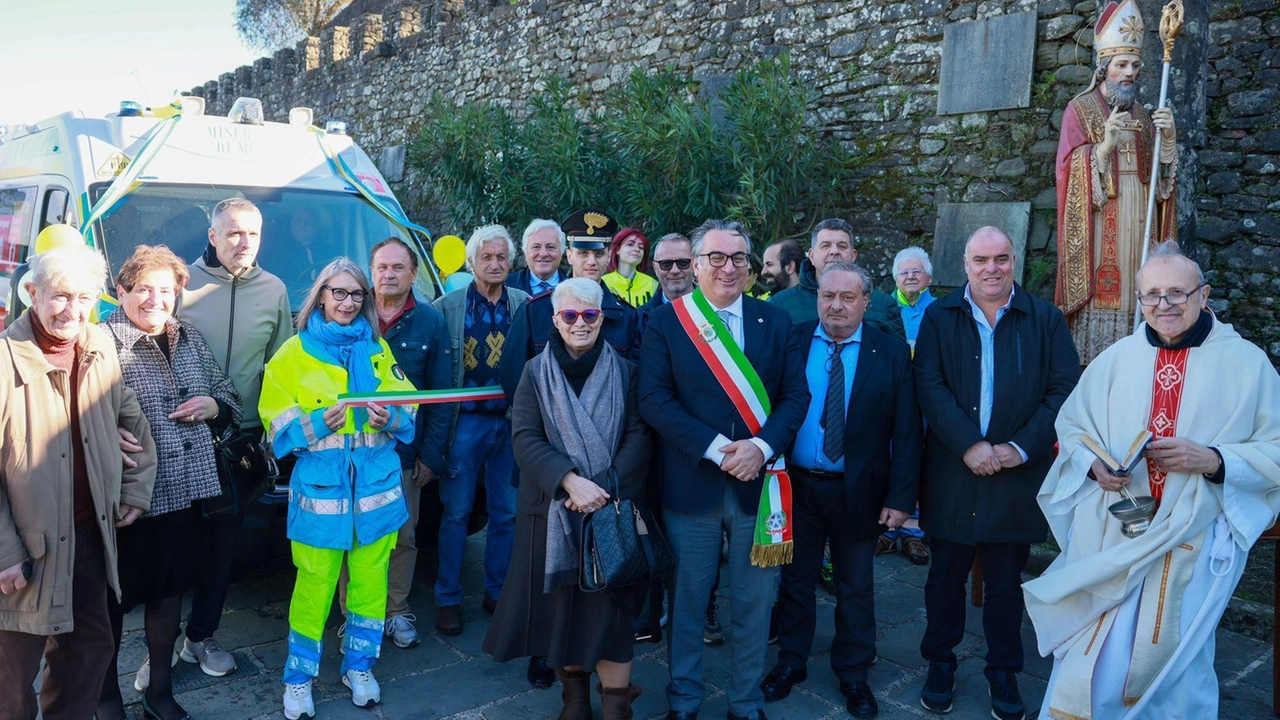La consegna della nuova ambulanza per la festa di San Martino a Mulazzo La consegna della nuova ambulanza per la festa di San Martino a Mulazzo