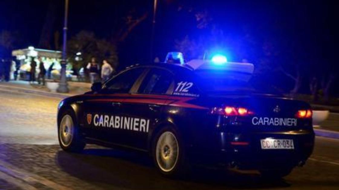 “Aiuto, mi ha aggredita”. Notte di paura per una ragazza, portata in ospedale “Aiuto, mi ha aggredita”. Notte di paura per una ragazza, portata in ospedale