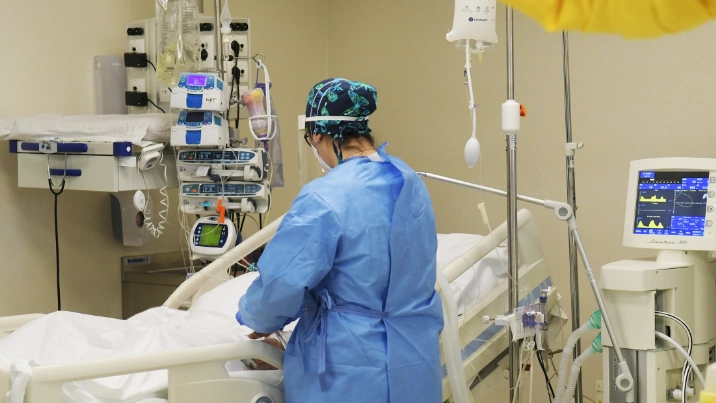 Un operatore sanitario in ospedale. Le aggressioni contro i medici sono in vertiginoso aumento. L'ultimo caso all'ospedale di Massa Un operatore sanitario in ospedale. Le aggressioni contro i medici sono in vertiginoso aumento. L'ultimo caso all'ospedale di Massa