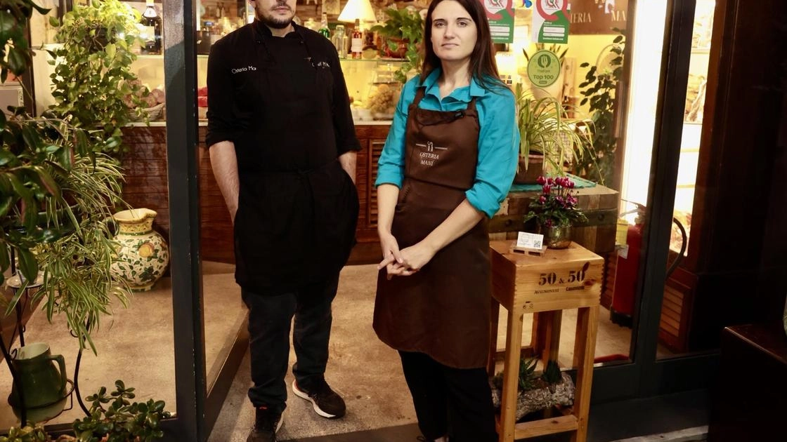 La giovane coppia di titolari dell'osteria Manì a Legnaia racconta l'ennesima spaccata notturna, esprimendo frustrazione per l'insicurezza crescente nel quartiere e la necessità di azioni concrete. La giovane coppia di titolari dell'osteria Manì a Legnaia racconta l'ennesima spaccata notturna, esprimendo frustrazione per l'insicurezza crescente nel quartiere e la necessità di azioni concrete.