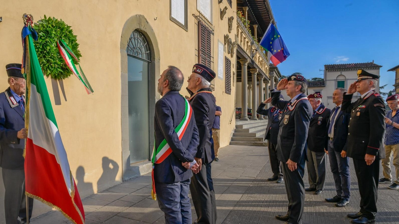 A Fiesole, la cerimonia annuale ricorda il sacrificio di tre giovani Carabinieri fiesolani fucilati dai nazisti per salvare dieci ostaggi.