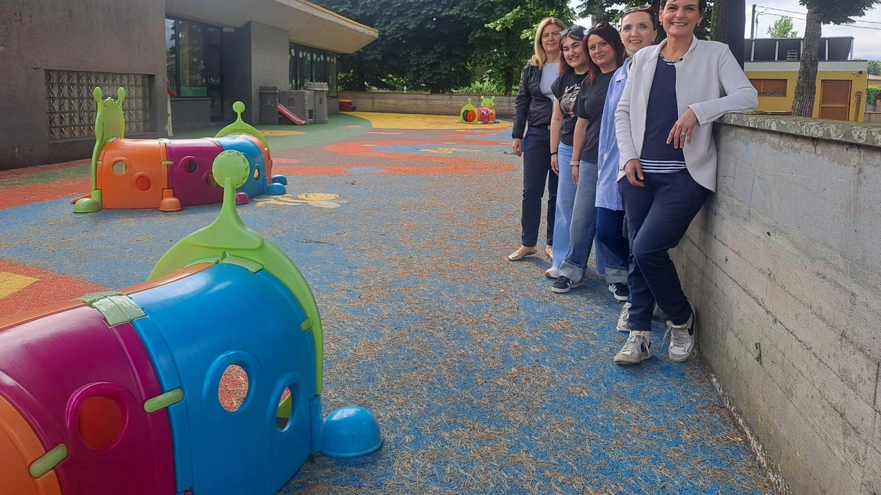 L’assessore alla scuola Simona Testaferrata nel nuovo giardino della scuola di infanzia Salicchi a San Marco, un investimento di 70mila euro. Presto il cantiere si sposterà alle scuole di San Marco e di San Michele di Moriano L’assessore alla scuola Simona Testaferrata nel nuovo giardino della scuola di infanzia Salicchi a San Marco, un investimento di 70mila euro. Presto il cantiere si sposterà alle scuole di San Marco e di San Michele di Moriano
