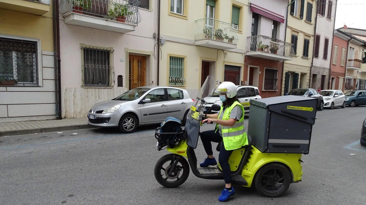 I portalettere al lavoro nelle ore di maggior calore I sindacati lanciano l’allarme I portalettere al lavoro nelle ore di maggior calore I sindacati lanciano l’allarme