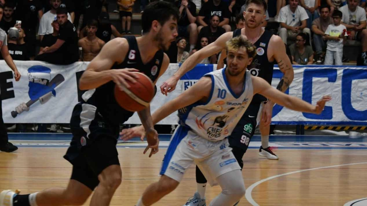Ruvo di Puglia trionfa 86-71 su Fabo Herons MCT in gara-1 della finale playoff, grazie a Jackson e Borra. Ruvo di Puglia trionfa 86-71 su Fabo Herons MCT in gara-1 della finale playoff, grazie a Jackson e Borra.