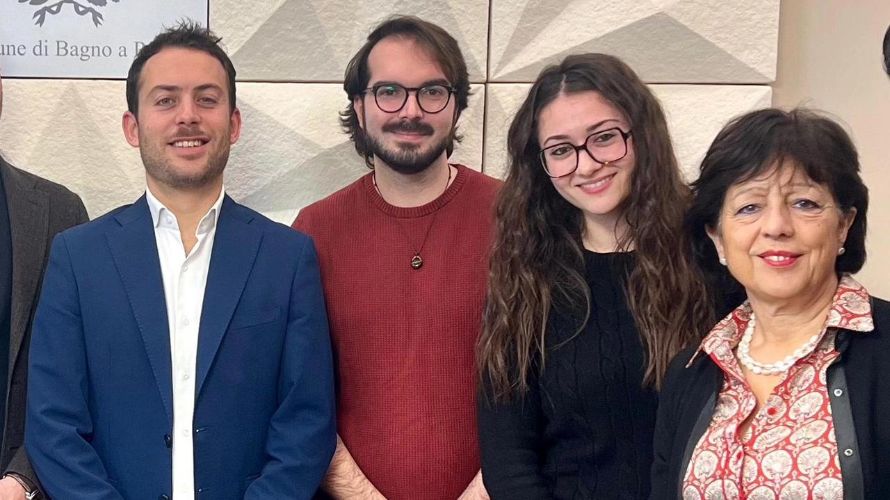 Alessia e Riccardo con il sindaco Alessia e Riccardo con il sindaco