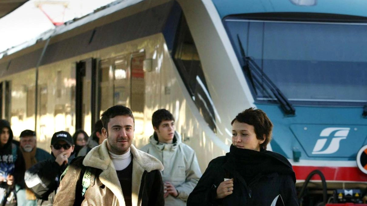 Tra i viaggiatori alla stazione Centrale c’è apprensione, ma senza drammi. Lavoratori e studenti ritengono che il cantiere di Rfi sia un "male necessario". E alcuni pendolari, memori dei precedenti disagi, sceglieranno mezzi propri.
