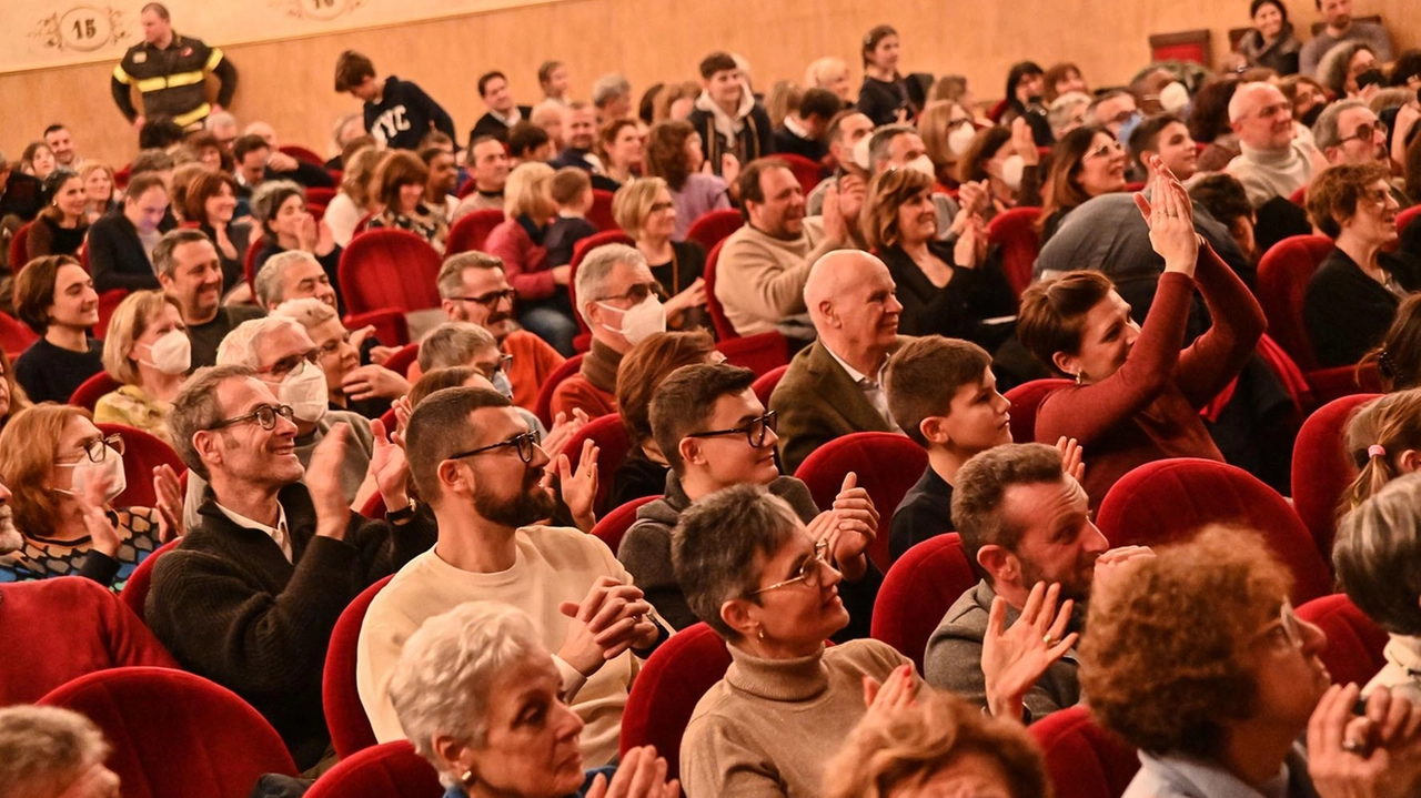 Il pubblico del teatro Manzoni (archivio) Il pubblico del teatro Manzoni (archivio)