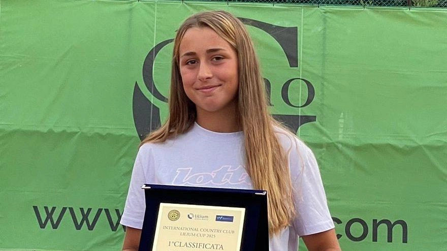 Anna Nerelli mostra l’ultimo trofeo Anna Nerelli mostra l’ultimo trofeo