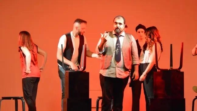 Un poker per l’improvvisazione teatrale che regala a Perugia due serate e quattro spettacoli di “ImproHappening“, ovvero la festa dell’improvvisazione... Un poker per l’improvvisazione teatrale che regala a Perugia due serate e quattro spettacoli di “ImproHappening“, ovvero la festa dell’improvvisazione...