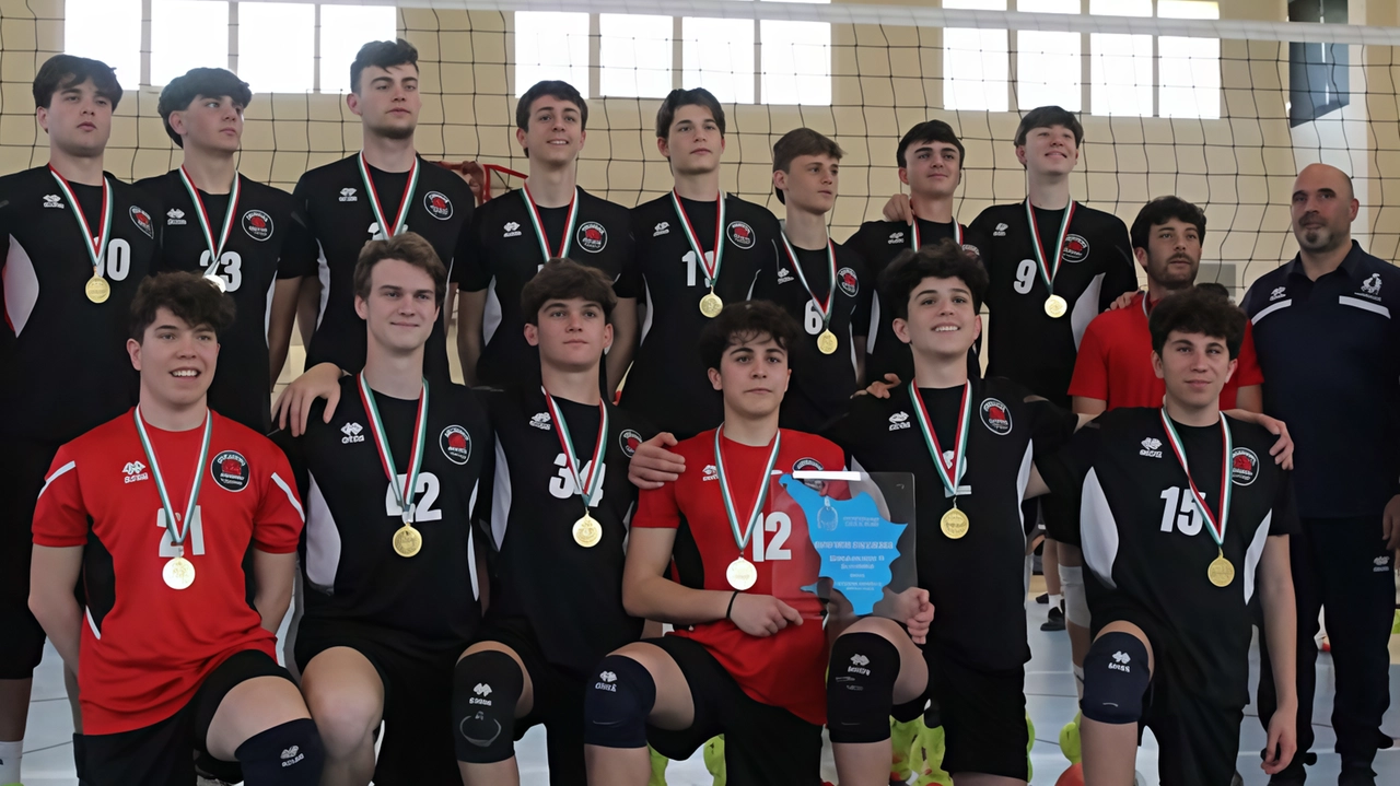La formazione Under 17 dell’Invicta che si è laureata campione regionale superando in finale i coetanei del Prato La formazione Under 17 dell’Invicta che si è laureata campione regionale superando in finale i coetanei del Prato