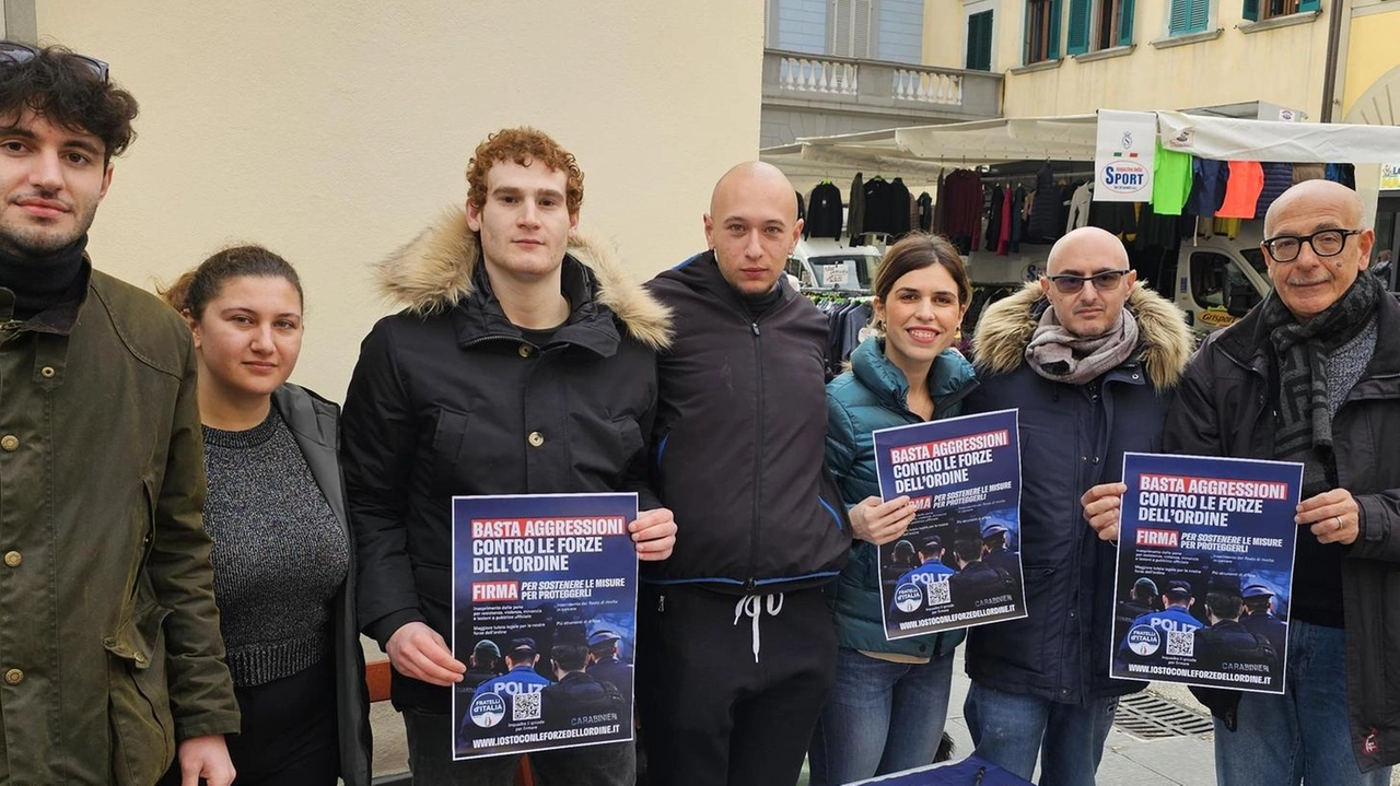 "Basta aggressioni contro le Forze dell’Ordine". È questo lo slogan della raccolta firme organizzata nei giorni scorsi dal Circolo di... "Basta aggressioni contro le Forze dell’Ordine". È questo lo slogan della raccolta firme organizzata nei giorni scorsi dal Circolo di...
