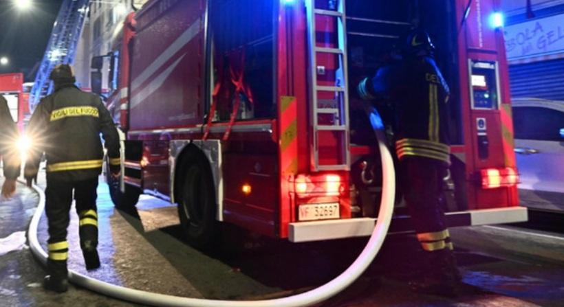 https://www.lanazione.it/image-service/view/acePublic/alias/contentid/MDdiNmYwODUtODk2NS00/0/vigili-del-fuoco-foto-di-repertorio-ansa.jpeg