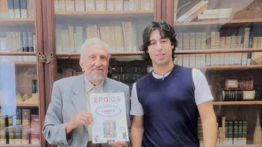 Giovanni Pardi e Gabriele Ciardi con l’ultimo numero de ’La Nuova Eroica’ Giovanni Pardi e Gabriele Ciardi con l’ultimo numero de ’La Nuova Eroica’