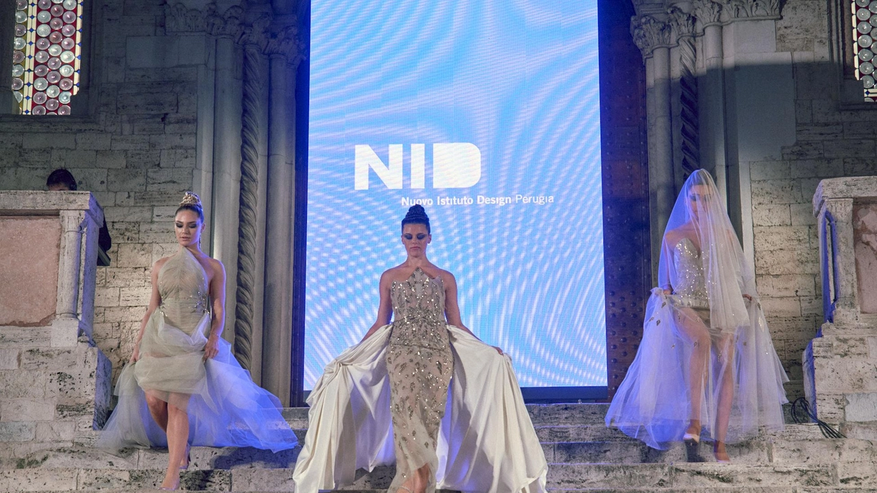 La grande moda del futuro conquista Perugia. Successo ed emozioni sotto le stelle, venerdì sera, per la “Fashion Show Nid“,... La grande moda del futuro conquista Perugia. Successo ed emozioni sotto le stelle, venerdì sera, per la “Fashion Show Nid“,...