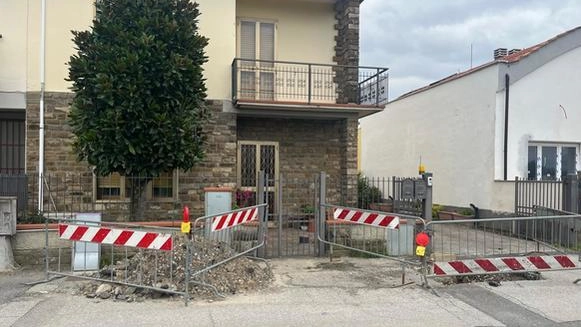 Lo scavo effettuato a San Giorgio a Colonica propedeutico per un altro lavoro ma da tre settimane non si vede nessuno