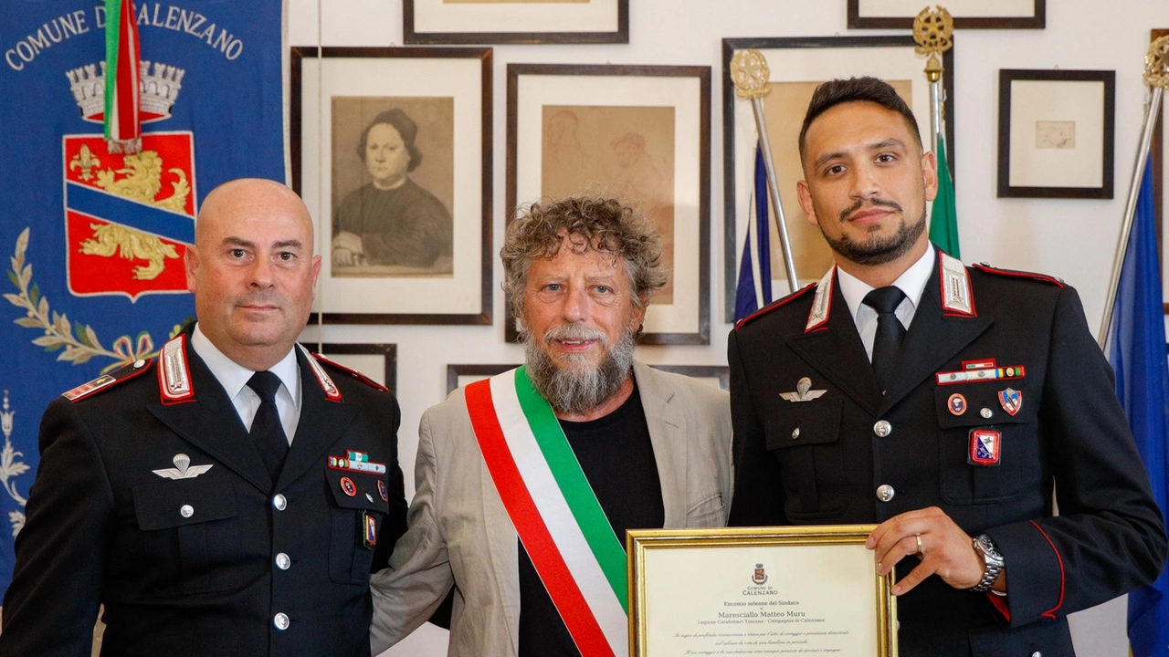 L’Amministrazione comunale di Calenzano ha voluto assegnare un riconoscimento al maresciallo Matteo Muru L’Amministrazione comunale di Calenzano ha voluto assegnare un riconoscimento al maresciallo Matteo Muru