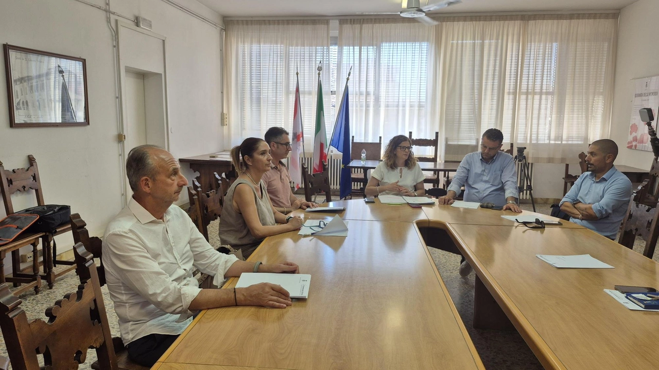 All’incontro fra regioni, Rfi, Trenitalia e i sindaci del Valdarno non è stato invitato il Comitato Pendolari Valdarno Direttissima presieduto da Da Re All’incontro fra regioni, Rfi, Trenitalia e i sindaci del Valdarno non è stato invitato il Comitato Pendolari Valdarno Direttissima presieduto da Da Re