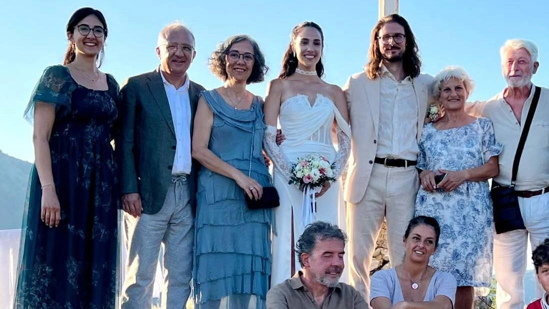 Foto con gli invitati e Iari Varriale e Sedef Dundar con il sindaco (foto Borghesi) Foto con gli invitati e Iari Varriale e Sedef Dundar con il sindaco (foto Borghesi)
